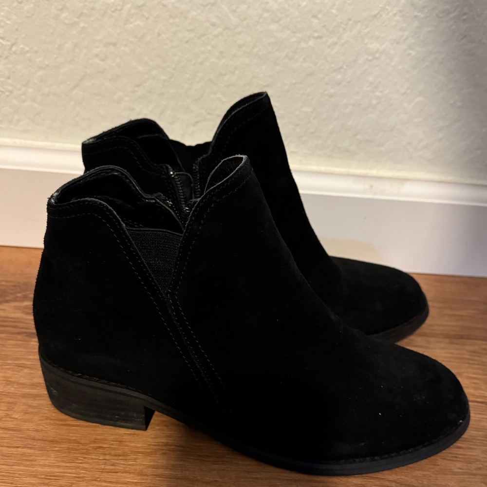 Blondo black suede